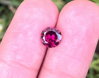 1.65 Ct Pink Purplish Umbalite Garnet Gemstone, Round Cut, Tanzania
