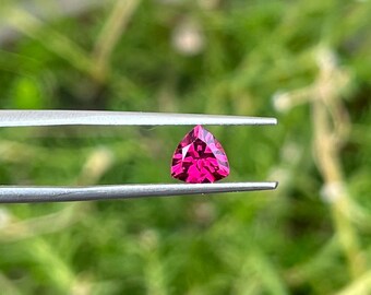 0.95 Ct Pink Purplish Trillion Umbalite Garnet: Tanzania Gemstone