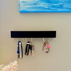 Wall Mounted Key Holder – Modern Entryway Organizer with Hidden Hooks – 4 Hook Floating Key Rack
