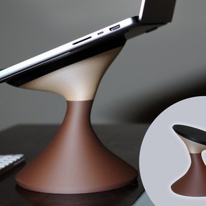 Supporto per pc portatile a sbalzo, laptop stand, oggetto di design in legno