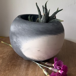 Betontopf / kleiner Betontopf / Pflanzentopf schwarz / Betontopf für Sukkulenten