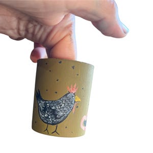 Übertopf mit Huhn / Henne Blumentopf / Pflanzentopf für Sukkulenten / bemalter Topf mit Hühnermotiv