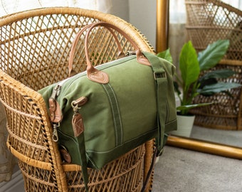 Tag&Crew Solid Signature Large Weekender Duffle Bag with Sturdy Leather Handles, Shoulder Strap for Overnight Travel, Office Trip, Vacations