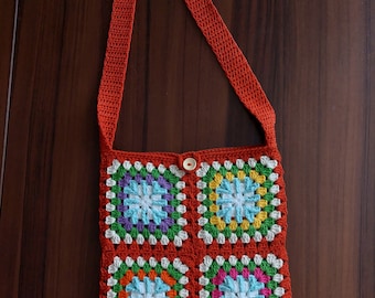 Handgemaakte gehaakte vierkante oma-tas: boho gebreide draagtas