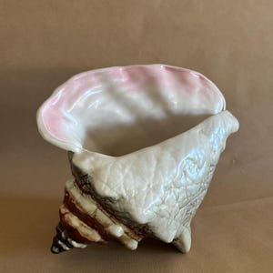 Vintage SylvaC Cornucopia conch shell, 3684