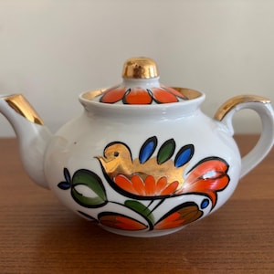 Dmirov/Gardner of Verbilki ornamental teapot