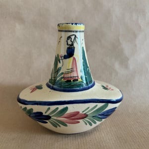 Liten vintagevas av keramik från Quimper