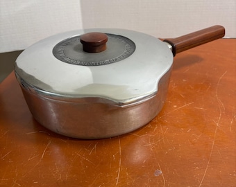Padella Magnalite 5569 da 25 cm con coperchio. Collezione Wagner Country Home. Anni '80.