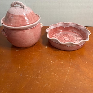 Cazuela/olla para frijoles y plato para pastel de cerámica Black Mountain Pottery vintage: Firmados por John Garrou, 1996 y 1990.