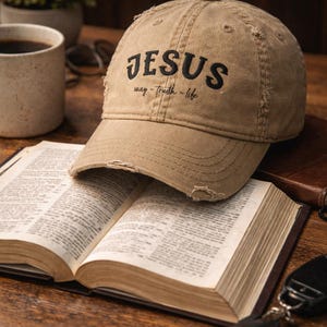 Jesus väg sanning liv pappahatt, broderad Johannes 14:6 trosmössa