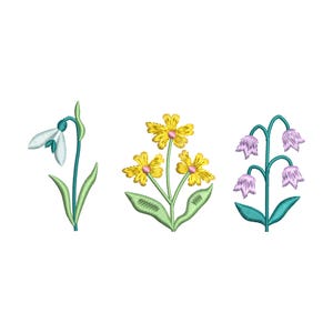 以下が含まれることがあります： 3つの刺繍された花の模様。最初のものは、緑の葉と茎を持つ白いスノードロップです。2番目は、ピンクの中心と緑の葉を持つ黄色の花のクラスターです。3番目は、紫色のベル型の花のクラスターです。