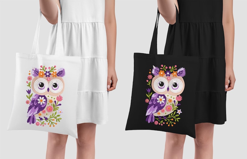 Peut inclure: Deux sacs fourre-tout avec un motif floral repr&eacute;sentant un hibou violet avec une couronne de fleurs. Le hibou est entour&eacute; de fleurs roses, orange et vertes. Un sac est blanc et l'autre est noir.