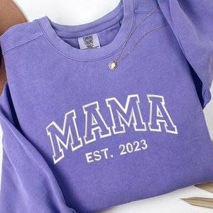 Personalized Mama Sweatshirt Embroidered with Kid Names on Sleeve, Comfort Color or Gildan Sweatshirt Mother Day Gift for Mom MADE IN USA