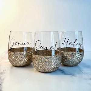 Personalized glitter stemless wine glasses for Mother's Day, birthdays, parties and celebrations. Brides, Mother of the Bride, and your Bridesmaids will love to receive a gift like this. You can customize the color of glitter and the color of vinyl used.