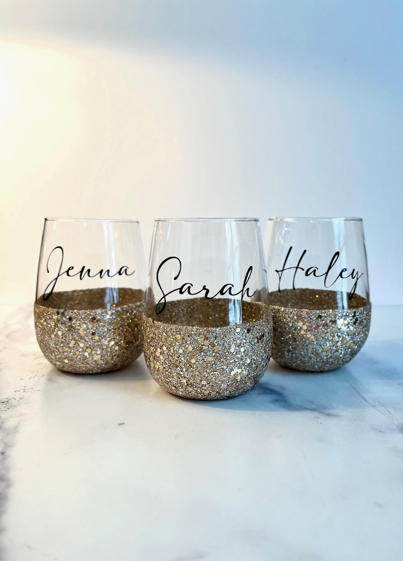 Personalized glitter stemless wine glasses for Mother's Day, birthdays, parties and celebrations. Brides, Mother of the Bride, and your Bridesmaids will love to receive a gift like this. You can customize the color of glitter and the color of vinyl used.