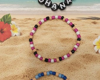 Conjunto de 3 pulseras de cuentas hechas a mano de Stitch que incluye pulseras de Lilo en rosa, blanco y negro, y pulseras de Stitch y Ohana en varios tonos de azul.