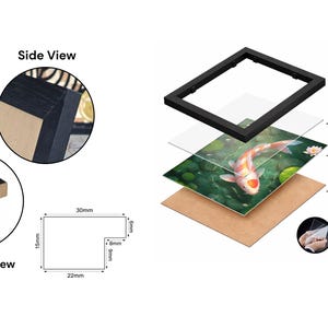 Peut inclure: Un diagramme en vue &eacute;clat&eacute;e d'un cadre photo en MDF noir montrant ses composants : un cadre noir, une feuille de plexiglas transparente, une photo de poisson ko&iuml; et un panneau arri&egrave;re en MDF. Inclut une vue du moulage avec des dimensions de 30mm, 15mm, 22mm, 9mm, 8mm et 6mm.
