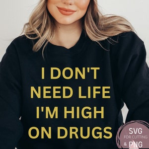 No necesito la vida Estoy drogado PNG & SVG Archivo de camisa de fiesta divertida, refranes de humor oscuro, diseño de camisa Rave divertido para archivos de corte Cricut
