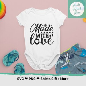 Made with Love SVG & PNG Süß, Baby-Outfit-Svg, lustige Kinder-Shirt-Datei für Cricut, Baby-Ankündigungs-Svg, Neues Baby Sprüche, Cameo-Dateien