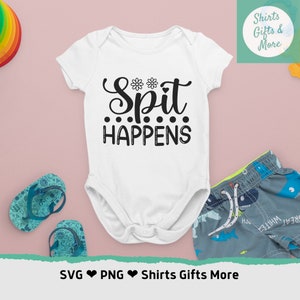Spit Happens SVG et PNG Nouveau design de tenue de bébé, dicton drôle de chemise de bébé. Cadeau pour nouvelle maman, fichier svg Cricut, Svg pour baby shower, coupe facile, nouveau-né