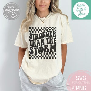Silniejszy niż burza SVG i PNG, Falista kratka modna Cricut SVG, Inspirujący SVG, Pozytywny cytat SVG, Miłość do siebie SVG, Motywujący SVG