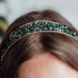 Luxurious rhinestone hairband for a perfect appearance