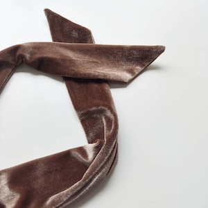 Velvet hairband with wire inside to tie yourself espresso Bild 4