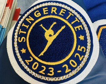 Anpassade Stingerette-märken med strass, skolfärger (2023-2025)