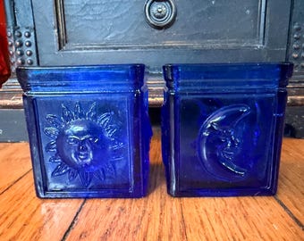 Par de portavelas votivos de cristal azul cobalto con forma de sol y luna, estilo vintage de los años 90. Decoración celestial.