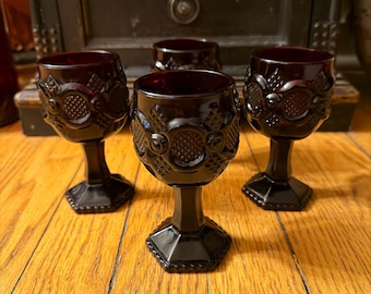 Juego de 4 copas vintage Avon Cape Cod color rojo rubí / Copas góticas para altar / Juego de cristalería ritual