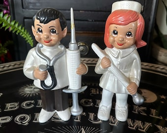 Figuras de médico y enfermera de cerámica vintage: Decoración con curiosidades médicas