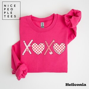 XOXO Valentine Sweatshirt, Love Sweatshirt, Heart Sweatshirt, Cute Valentine&#39;s Day Sweatshirt, Valentine&#39;s Day Sweatshirt Gift for Her, XOXO
