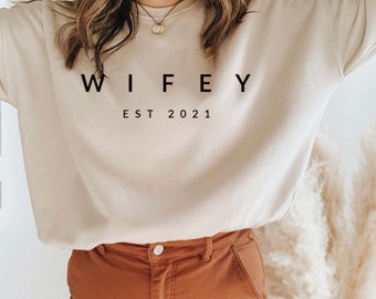 Custom Wifey Est 2024 Sweatshirt, Mrs Sweatshirt, Future Mrs shirt, Engagement Gift, Customizable Gift for Bride, Fiancée tee, Wedding Gift