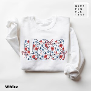 Floral USA Sweatshirt, Patriotic Women Sweatshirt, USA Est 1776 Sweatshirt, 4th Of July Sweatshirt, America Sweatshirt, Flower USA Sweater