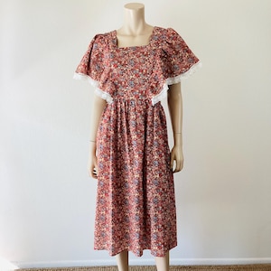 Vintage 1970s CALICO FLORAL Print & LACE Hippie / Boho Prairie Dress