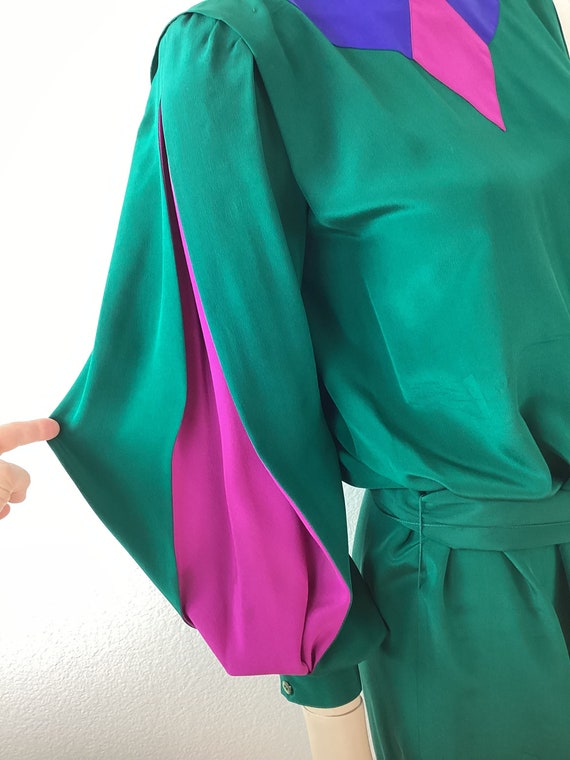 Vintage 1980s GREEN JEWEL Tone SILK Fuchsia Inver… - image 6