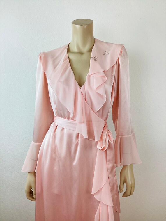 Vintage 1990s PINK LUCIE ANN Ruffled Wrap Robe & … - image 3