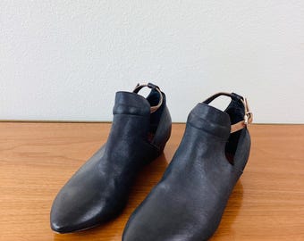 AMANDA GREGORY Black Leather Hand Cobbled Minimalist Bootie / Ankle Boot Shoes