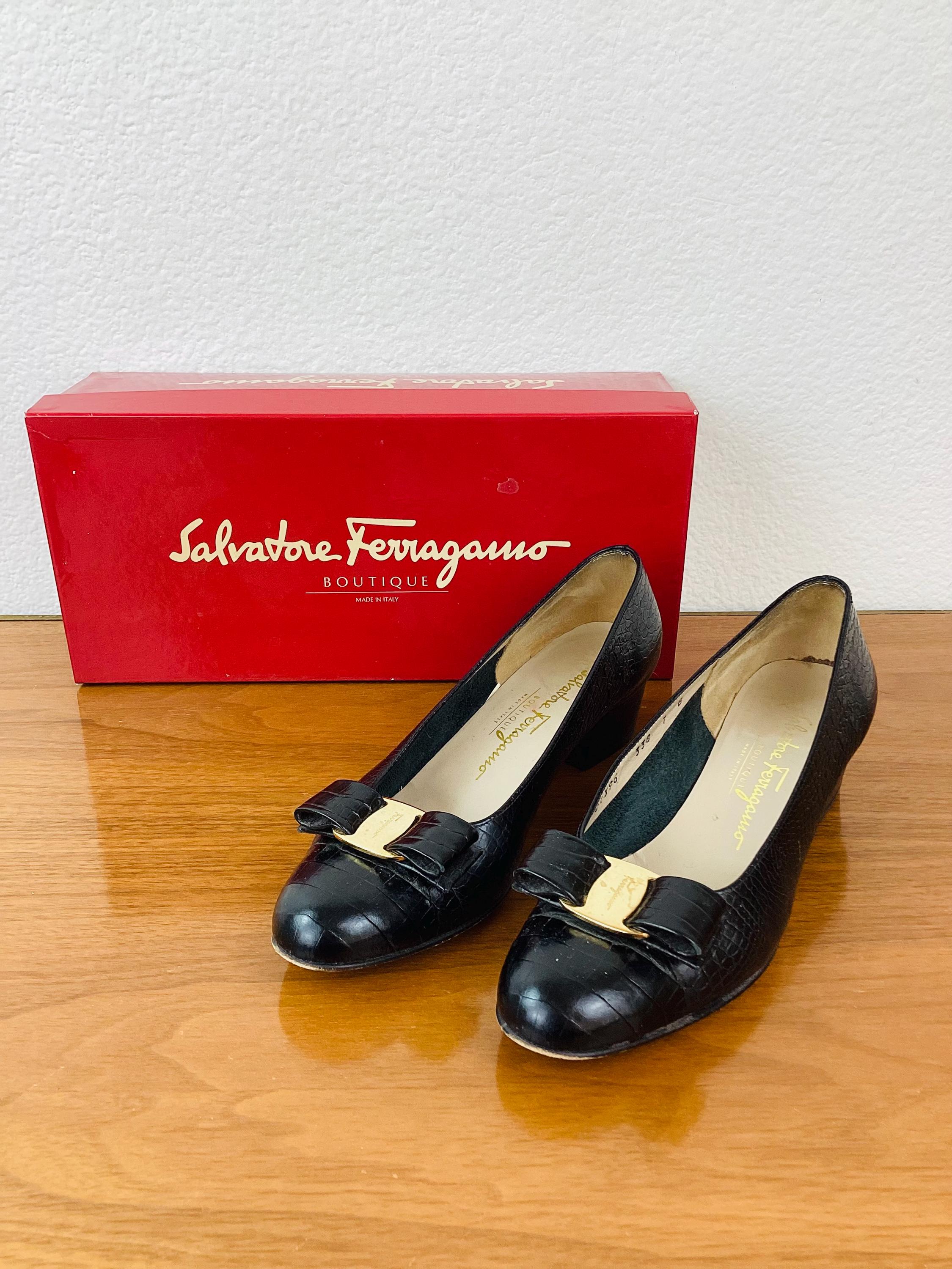 Vintage 1990s SALVATORE FERRAGAMO VARA Bow Black Crocodile