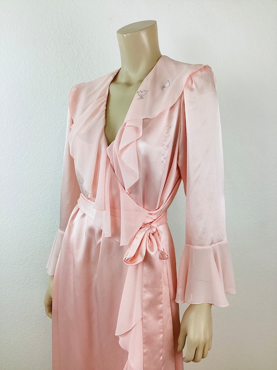Vintage 1990s PINK LUCIE ANN Ruffled Wrap Robe & … - image 5