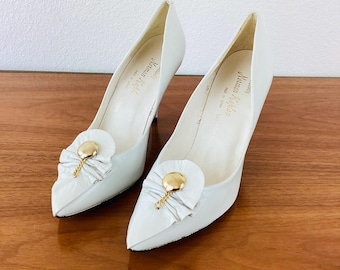 Vintage 1980s WHITE LEATHER & GOLD Button High Heel Shoes / 7.5