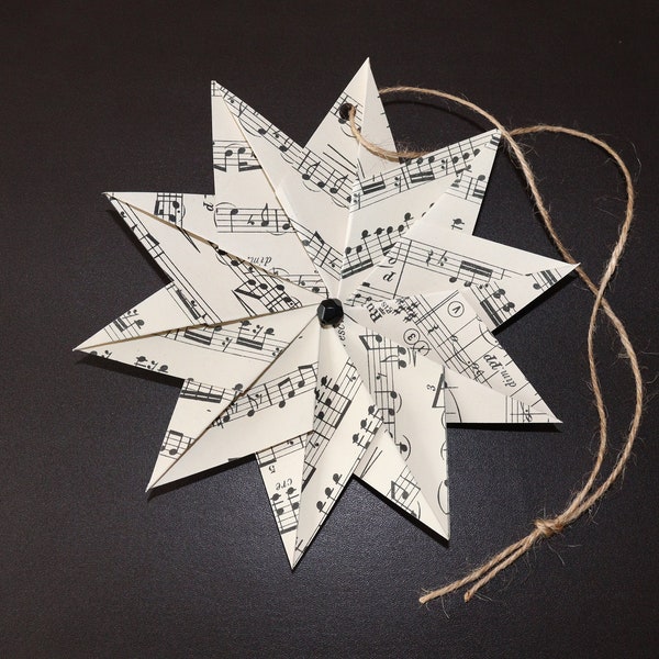 Weihnachtspapier Origami Dekoration | Stern Ornament zum Aufhängen Up-cycled Vintage | Notenblatt | japanisch | Öko | Geschenk für Musiker