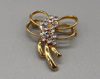 Vintage Gold Tone Blue Crystal Brooch | Vintage Gold Tone