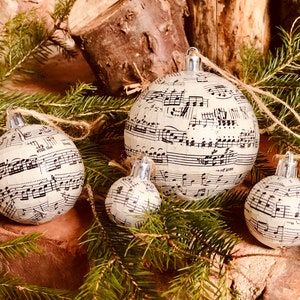 Set di palline di Natale / 4 palline musicali / Decorazione da appendere all'albero di Natale / Palline di Natale ecologiche / Decorazione in carta con note musicali