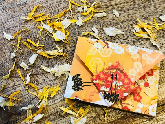 Dried Flower Confetti | 2 Origami Envelopes | Yellow Natural Scented Confetti | Table Scatter | Bath Rose Petals | Wedding Confetti |
