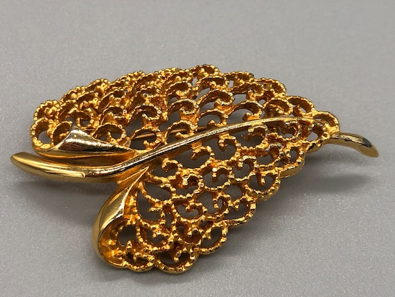 Vintage Gold Tone Filigree Leaf Brooch | Vintage Gold Tone Leaf Filigree Style Brooch | Leaf Brooch Pin | Vintage Gold Leaf Brooch | 456