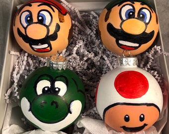 Conjunto de 4 adornos inspirados en Mario Bros. Pintado a mano completamente con diseño alrededor.