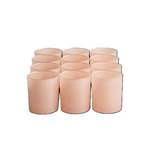Op de afbeelding: Set van tien frosted glazen kaarshouders in een lichtroze kleur. De houders zijn cilindrisch en hebben een gladde, matte afwerking.