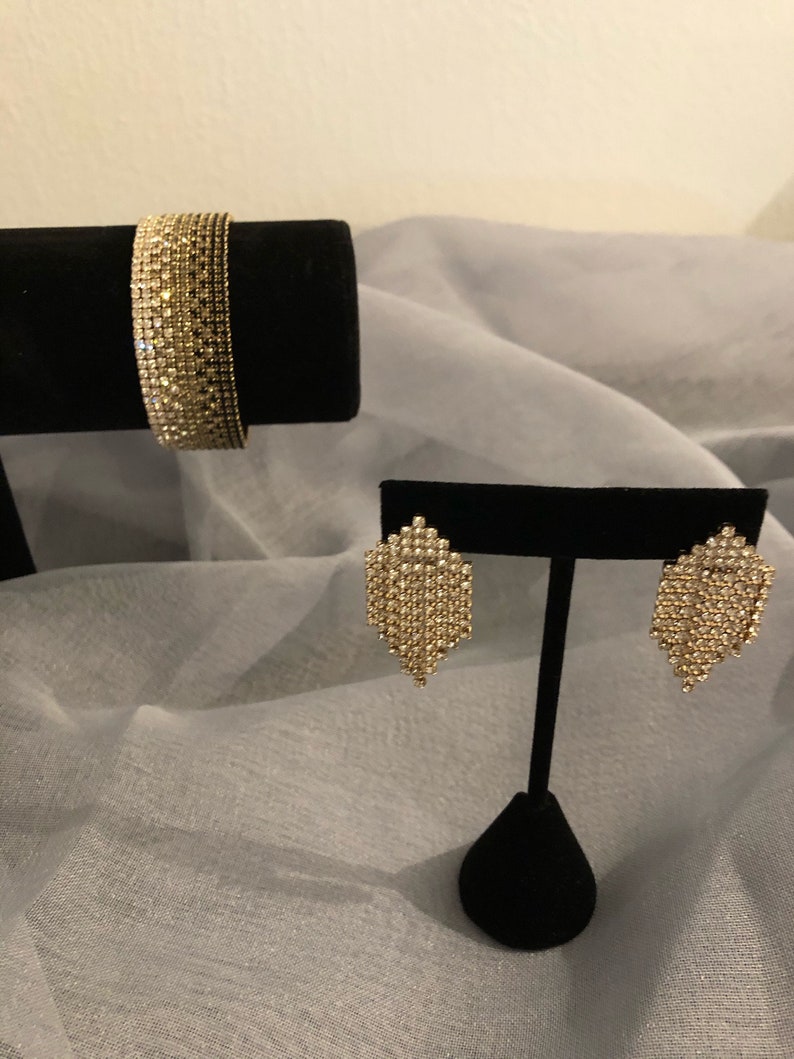 Gray and Clear Rhinestone Bracelet /& Earrings Black