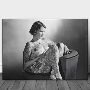 Femme tatouée, photographies vintage, impression photo étrange et insolite, impression d&#39;affiche d&#39;art, cadeaux pour amateur de tatouage, toile prête à accrocher